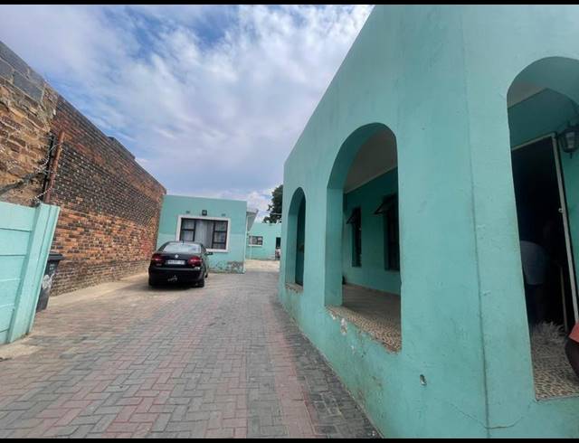 9 BEDROOM HOUSE FOR SALE IN TURFFONTEIN